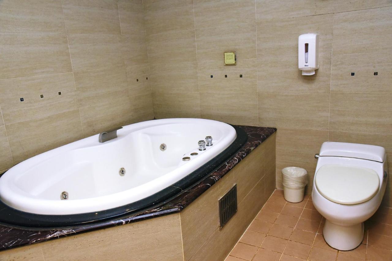 England Business Motel Yilan Eksteriør billede